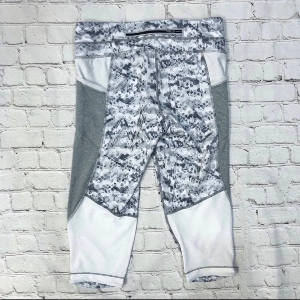Athleta Run Dapple Be Free Crop Legging Gray White Size Small Activewear - Picture 2 of 14